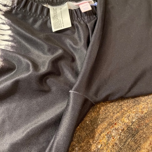 Kids More than Magic Black capri with white designs medium 7/8 - Picture 3 of 8